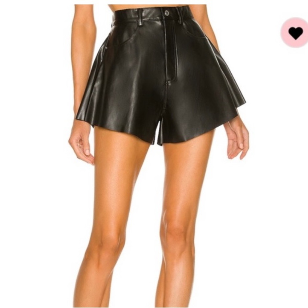 NWT WeWoreWhat VEGAN LEATHER
FLARE BELL SHORT / SIZE 29